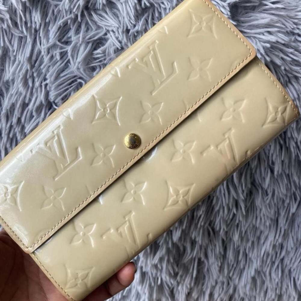 Louis Vuitton Monogram Vernis Sarah Wallet with Chain